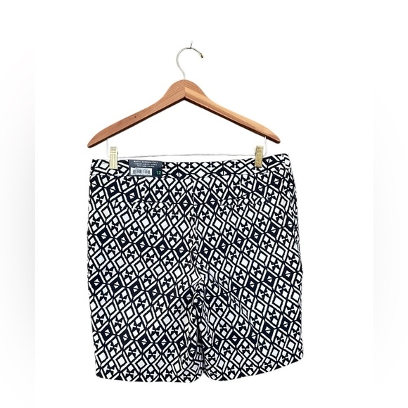 Mario Serrani Italy Abstract Print Black White Bermuda Shorts Size 12 NWT - Picture 3 of 5